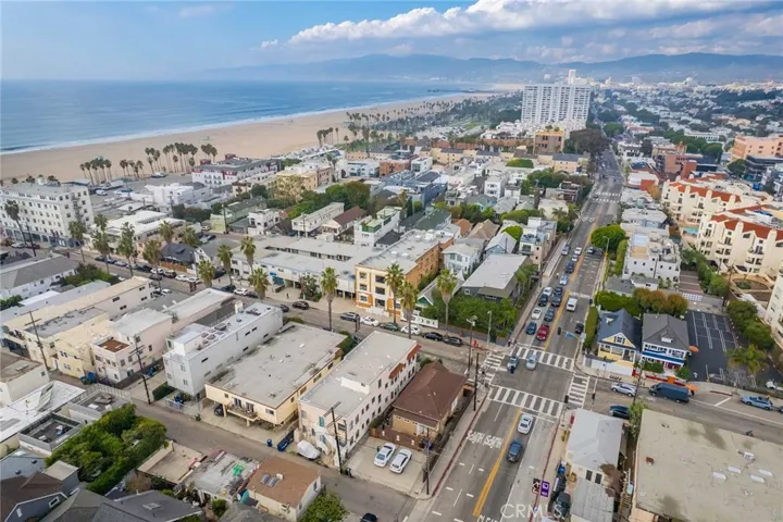 62 Rose Avenue, Venice, California 90291