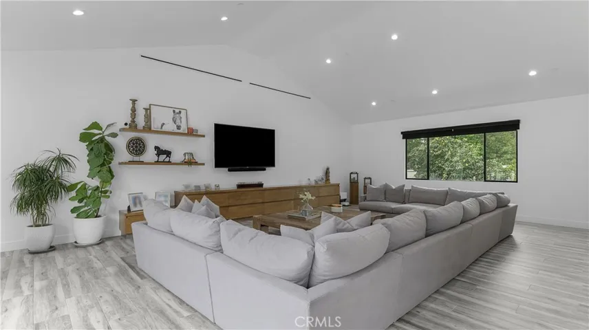19501 Tribune Street, Northridge, California 91326