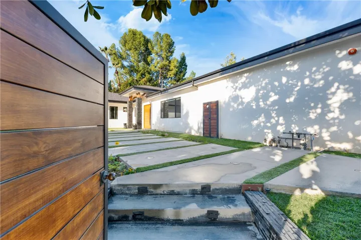 19501 Tribune Street, Northridge, California 91326