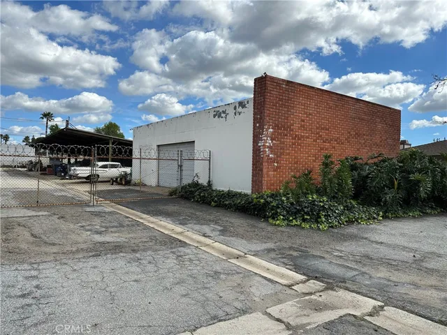 300 S Walnut Street, La Habra, California 90631