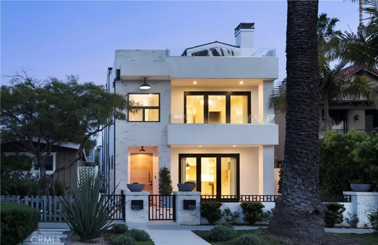 702 Marguerite Avenue, Corona Del Mar, California 92625