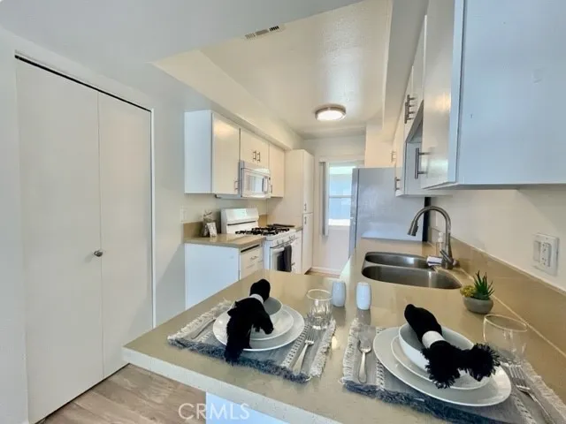44220 San Pablo Avenue 2, Palm Desert, California 92260