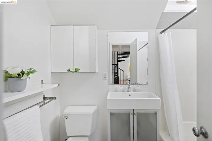 1450 4th 1, Berkeley, California 94710-1328
