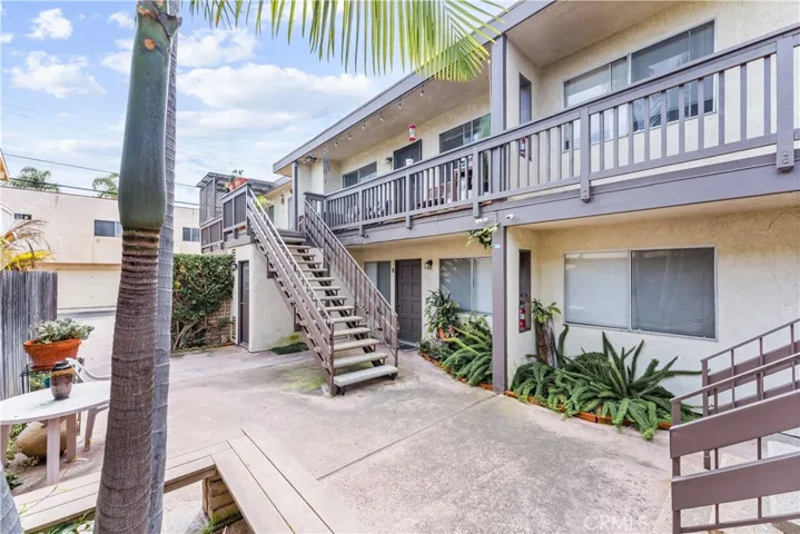 212 15th Street, Huntington Beach, California 92648