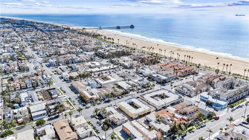 212 15th Street, Huntington Beach, California 92648