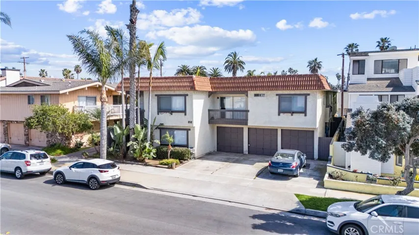 212 15th Street, Huntington Beach, California 92648