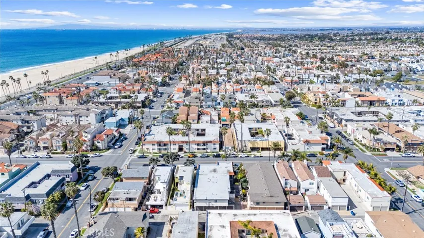 212 15th Street, Huntington Beach, California 92648