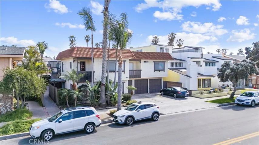 212 15th Street, Huntington Beach, California 92648
