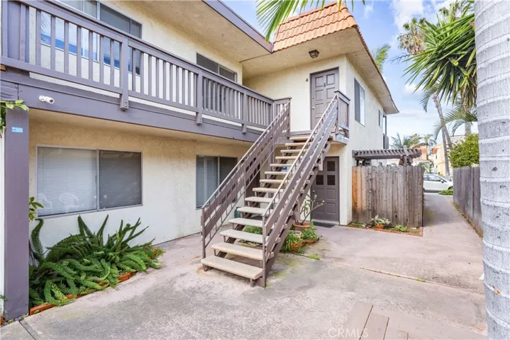 212 15th Street, Huntington Beach, California 92648