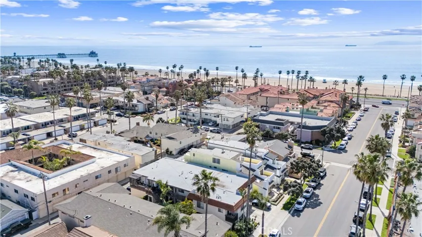 212 15th Street, Huntington Beach, California 92648