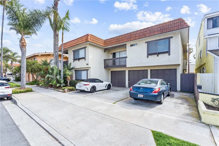 212 15th Street, Huntington Beach, California 92648
