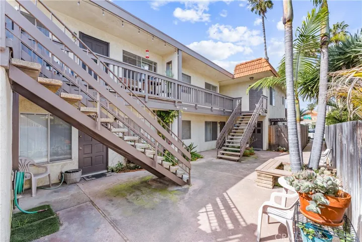 212 15th Street, Huntington Beach, California 92648