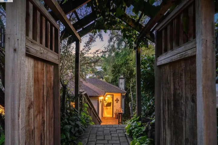 497 Clark Street, Crockett, California 94525