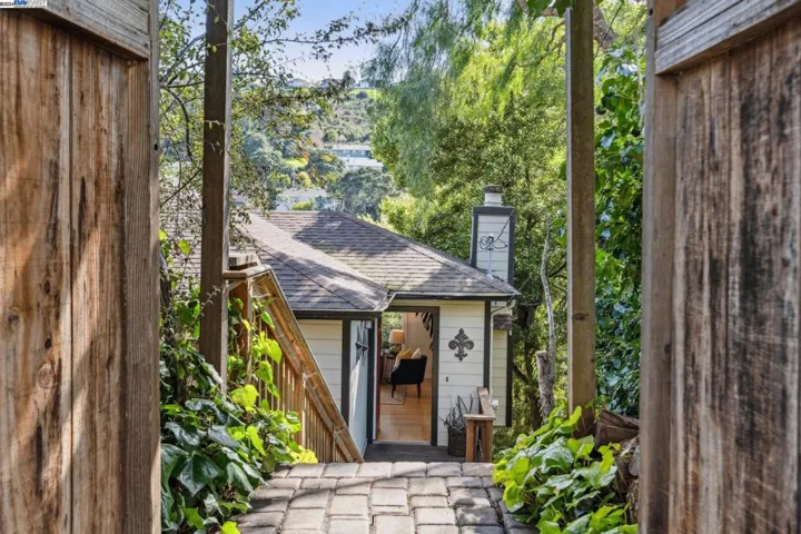 497 Clark Street, Crockett, California 94525