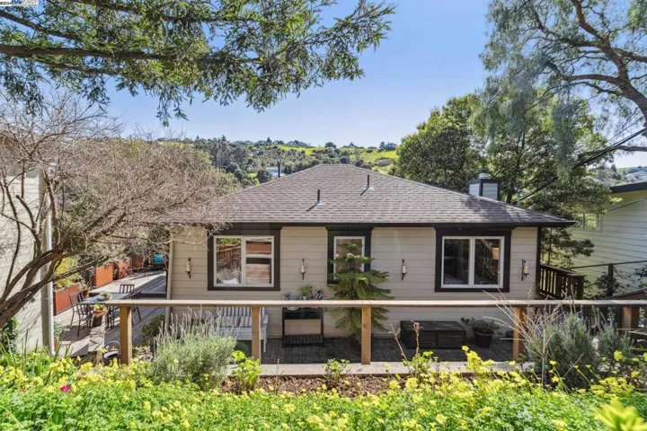497 Clark Street, Crockett, California 94525