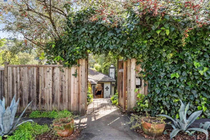 497 Clark Street, Crockett, California 94525