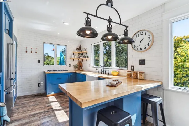 497 Clark Street, Crockett, California 94525