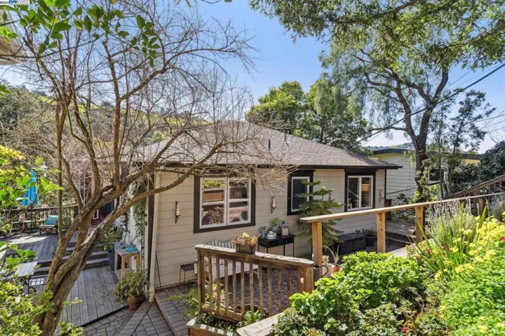 497 Clark Street, Crockett, California 94525