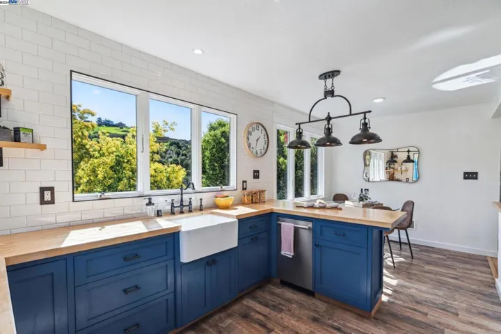 497 Clark Street, Crockett, California 94525