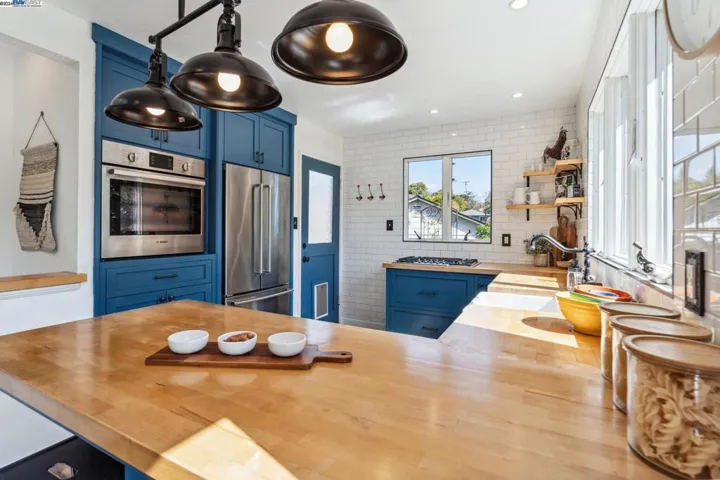 497 Clark Street, Crockett, California 94525