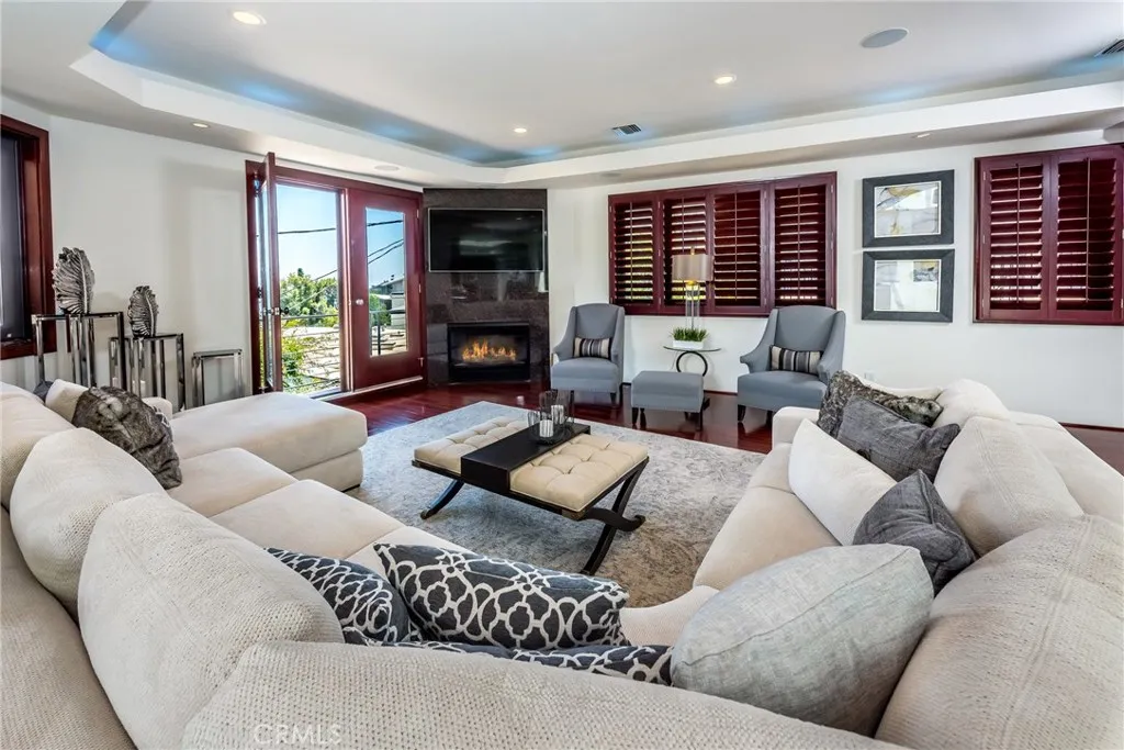 8835 Evanview Drive, Los Angeles, California 90069 home-pic-7