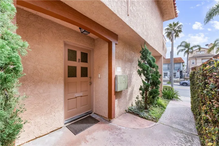 317 22nd Street, Huntington Beach, California 92648