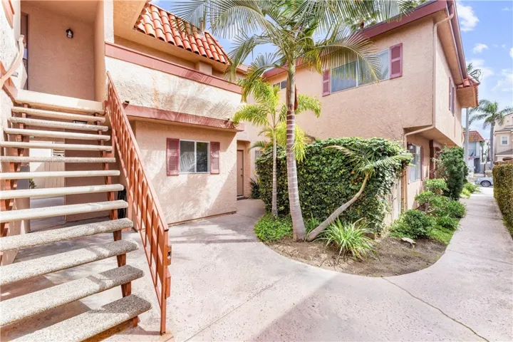 317 22nd Street, Huntington Beach, California 92648