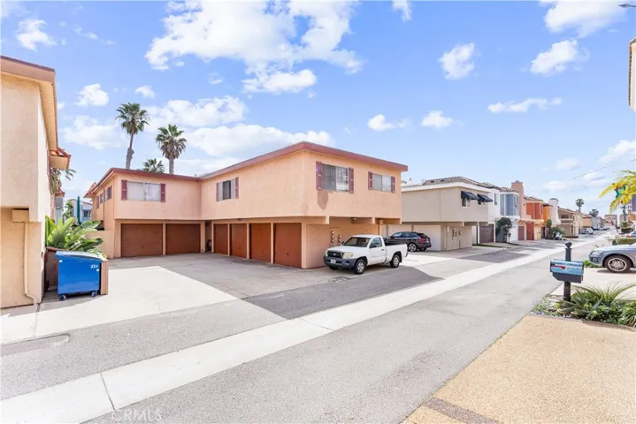 317 22nd Street, Huntington Beach, California 92648