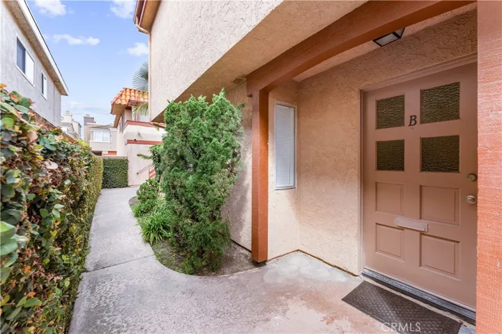 317 22nd Street, Huntington Beach, California 92648