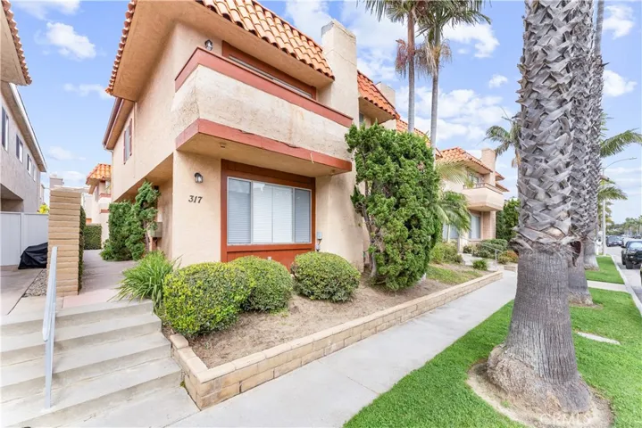 317 22nd Street, Huntington Beach, California 92648