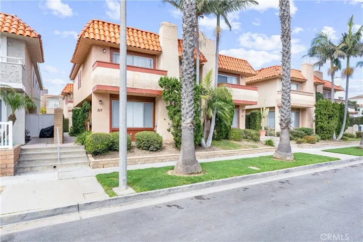 317 22nd Street, Huntington Beach, California 92648