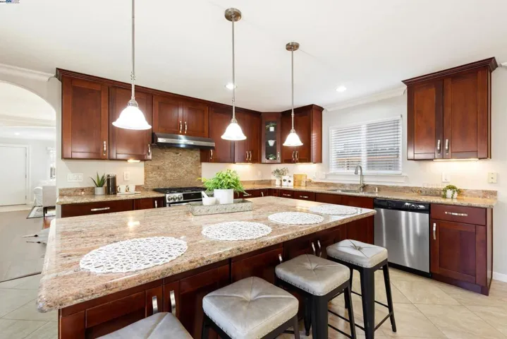 32840 Bucks Lake Ln, Fremont, California 94555