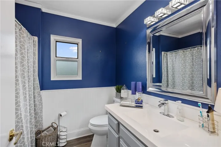 Upstairs hall bathroom.