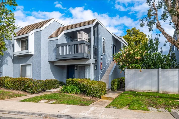 29 Autumn Oak 6, Irvine, California 92604