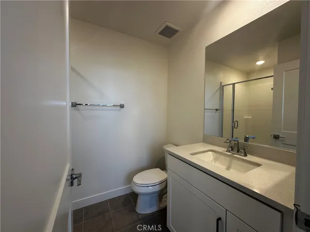Entry Level Full Bathroom