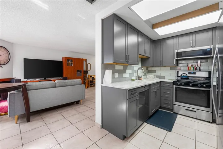 9605 Van Nuys Boulevard H, Panorama City, California 91402