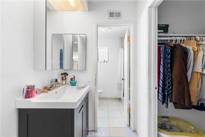 9605 Van Nuys Boulevard H, Panorama City, California 91402