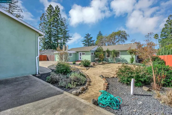 1674 Garnet Ln, Concord, California 94519