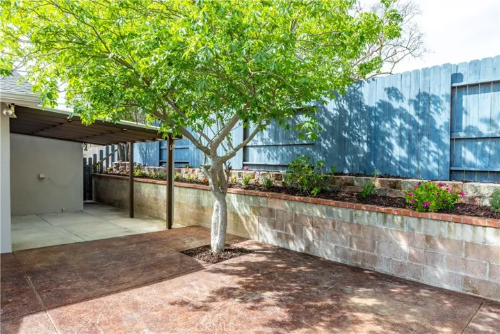 Side yard with pretty flowers and newer fence.