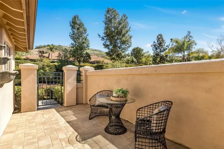 The charming courtyard welcomes family & friends.