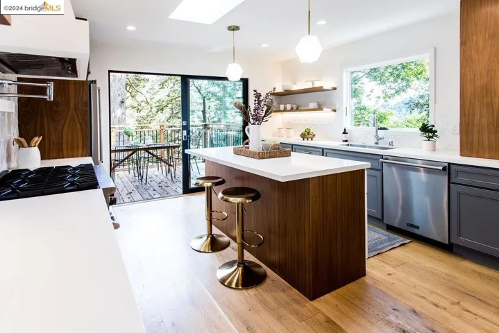 6735 Heartwood Dr, Oakland, California 94611