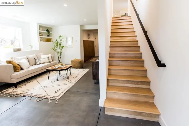 6735 Heartwood Dr, Oakland, California 94611