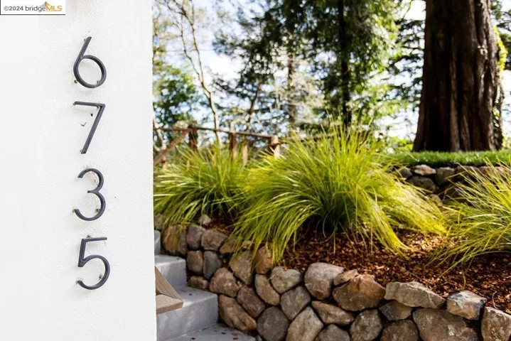 6735 Heartwood Dr, Oakland, California 94611