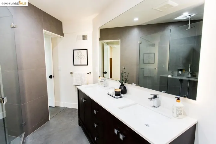 6735 Heartwood Dr, Oakland, California 94611