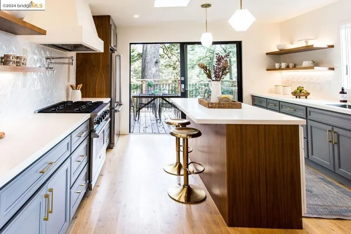 6735 Heartwood Dr, Oakland, California 94611