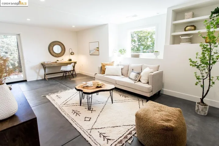 6735 Heartwood Dr, Oakland, California 94611
