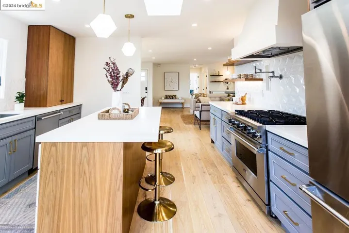 6735 Heartwood Dr, Oakland, California 94611