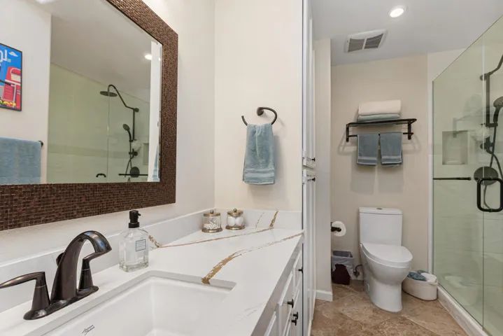 Paseo Circulo Guest Bathroom Wide Angle