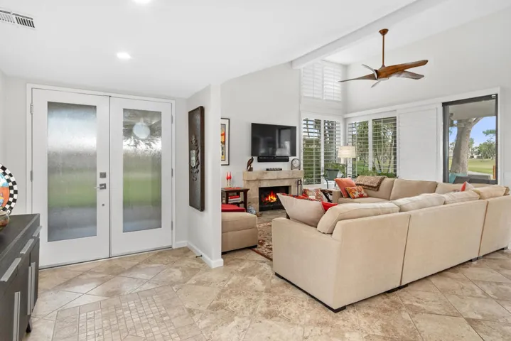 Paseo C Reverse Entry and Living Room Sh