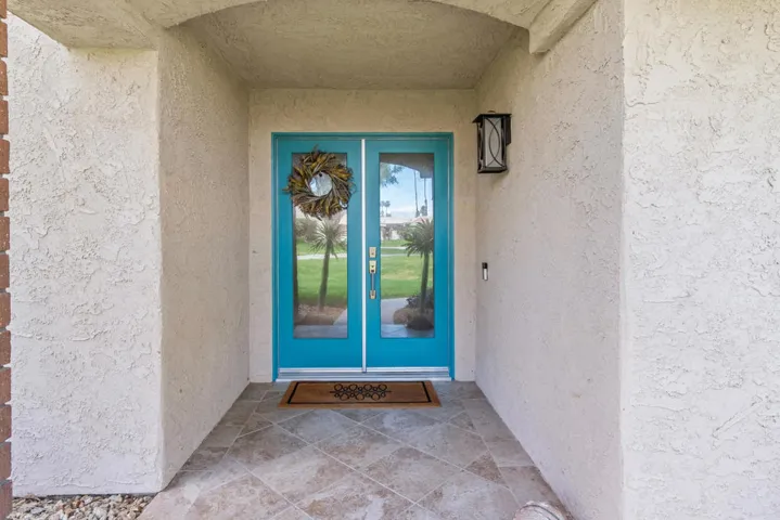 Paseo C Staright On Front Door Shot